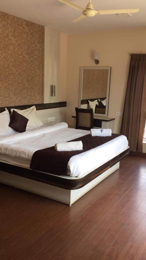 The Majestic Crown Hotel Ooty Eksteriør billede