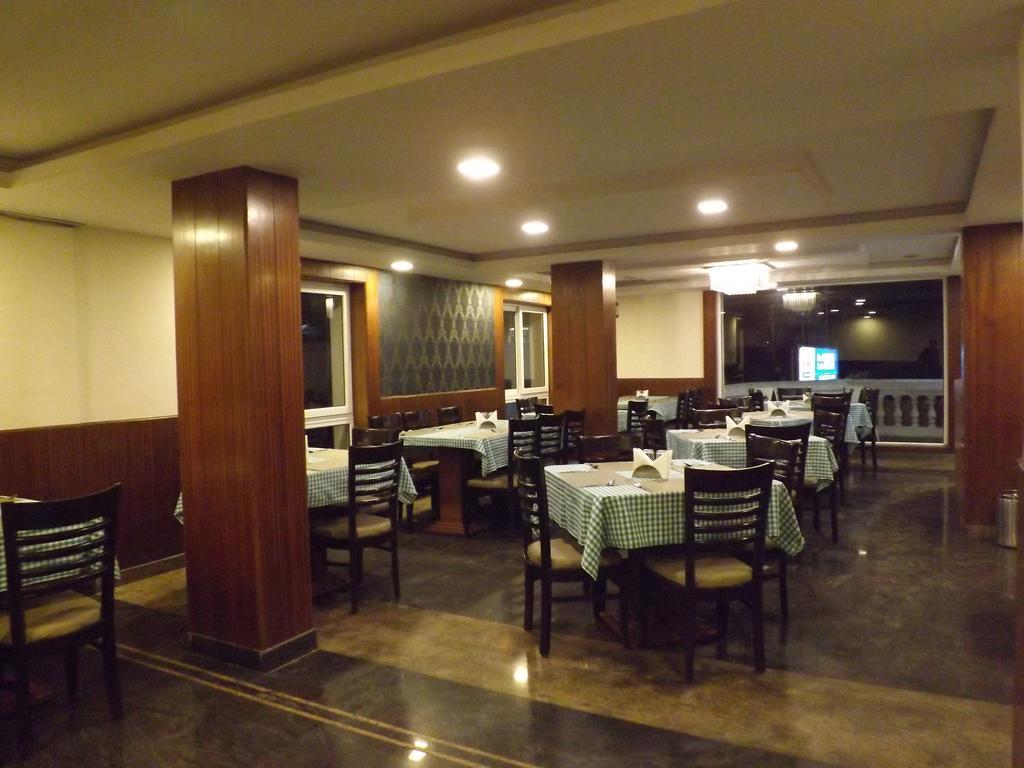 The Majestic Crown Hotel Ooty Eksteriør billede